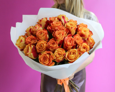 Букет из 25 эквадорских роз сорта SILANTOI